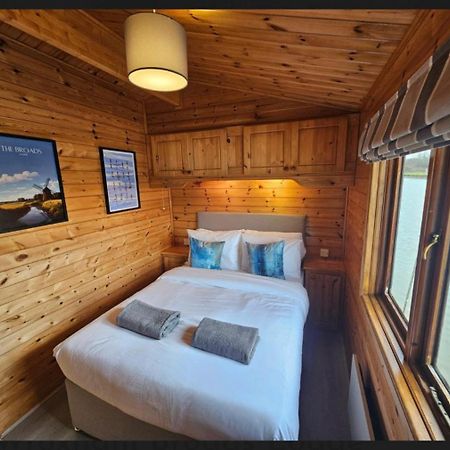 Hickling Broads Lodge Houseboat Stalham Exterior photo