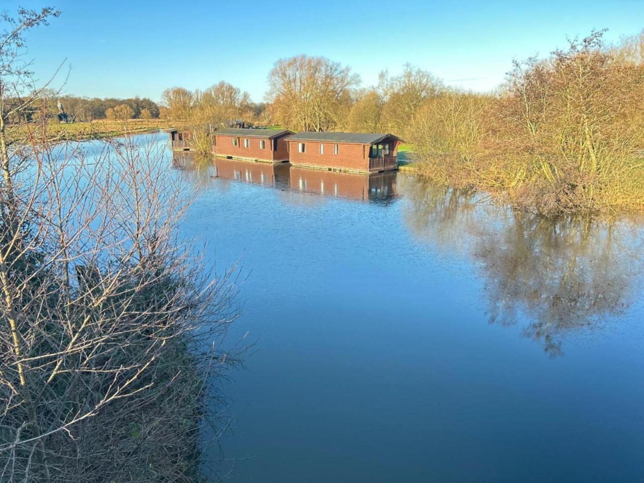 Hickling Broads Lodge Houseboat Stalham Exterior photo