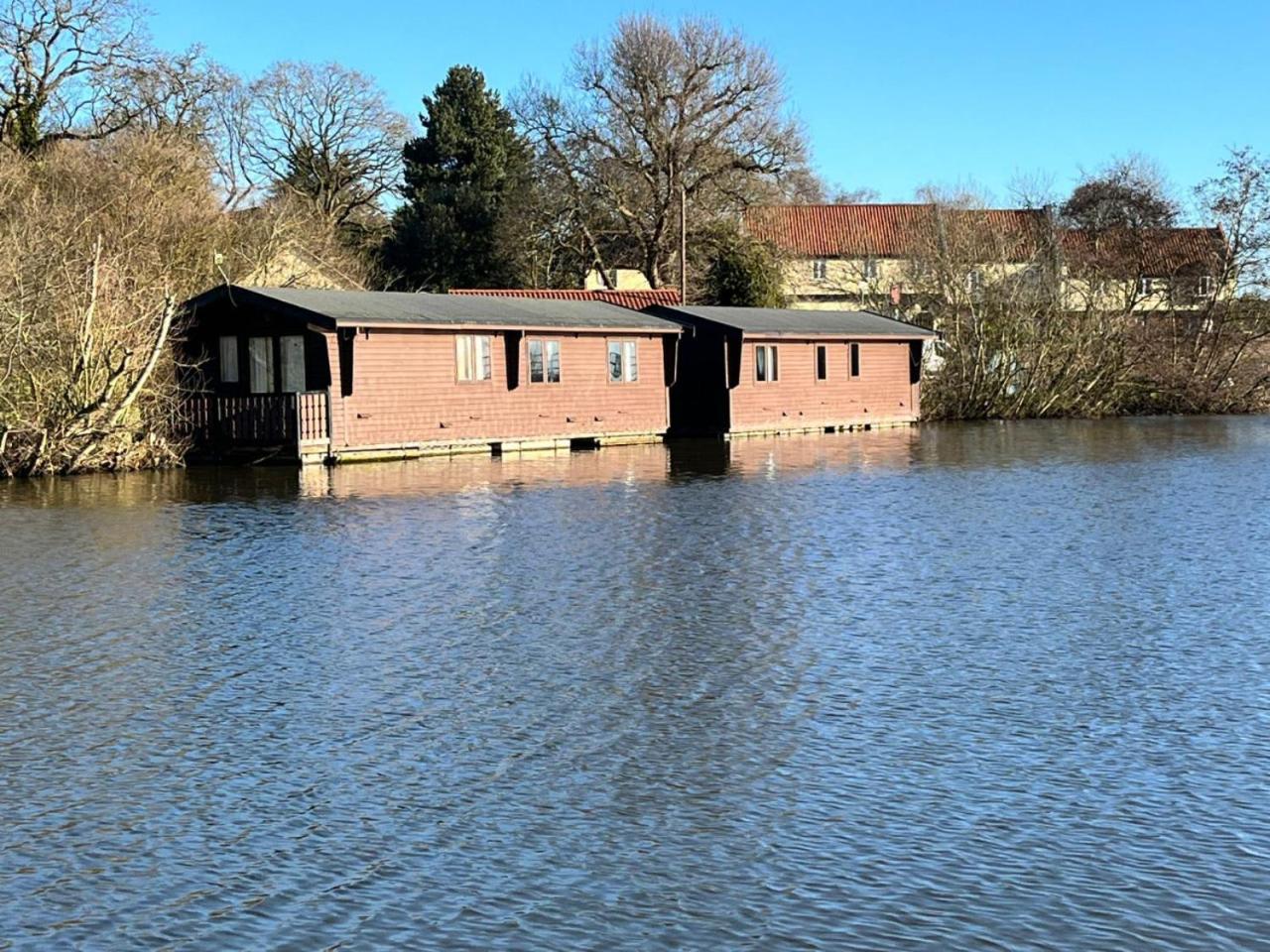 Hickling Broads Lodge Houseboat Stalham Exterior photo
