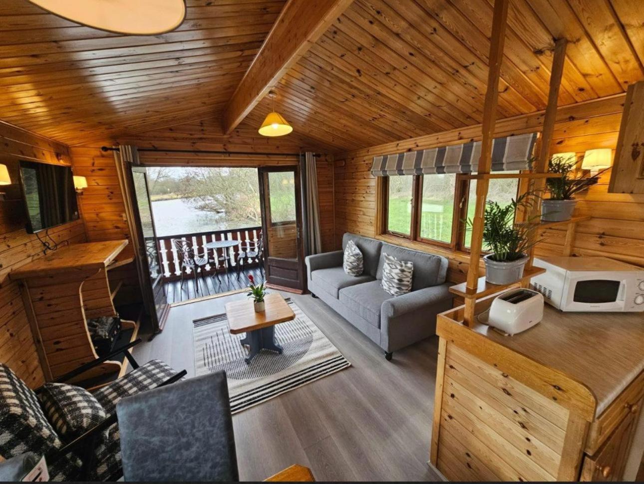 Hickling Broads Lodge Houseboat Stalham Exterior photo
