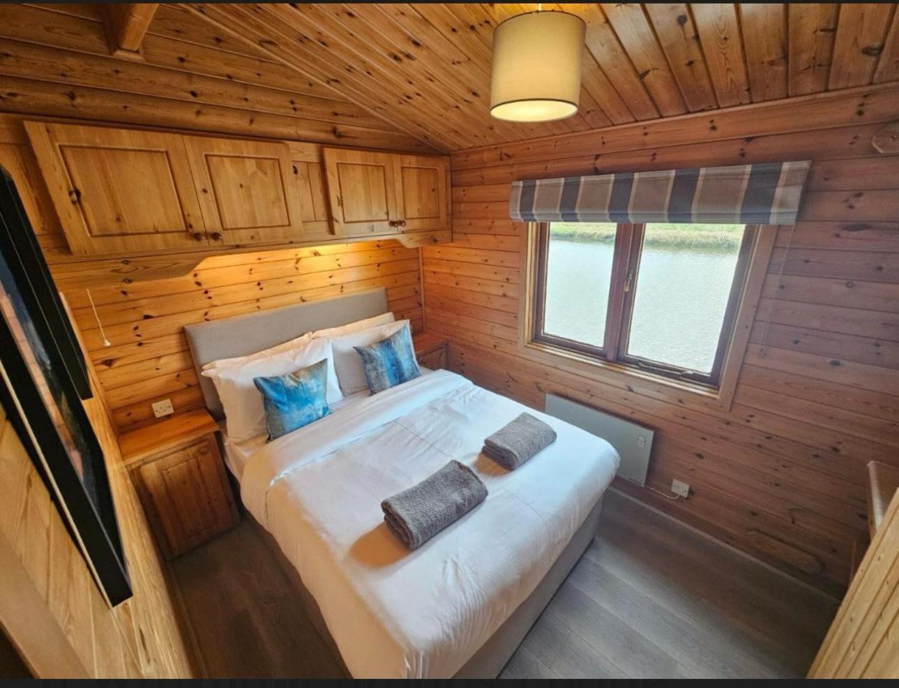 Hickling Broads Lodge Houseboat Stalham Exterior photo