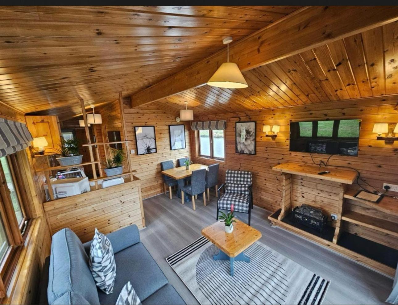 Hickling Broads Lodge Houseboat Stalham Exterior photo