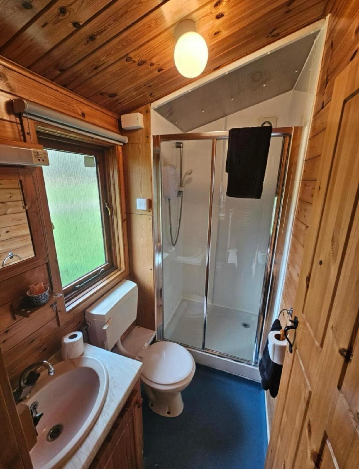 Hickling Broads Lodge Houseboat Stalham Exterior photo