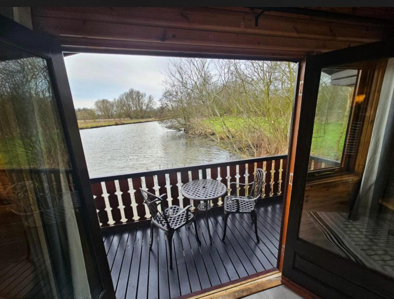 Hickling Broads Lodge Houseboat Stalham Exterior photo