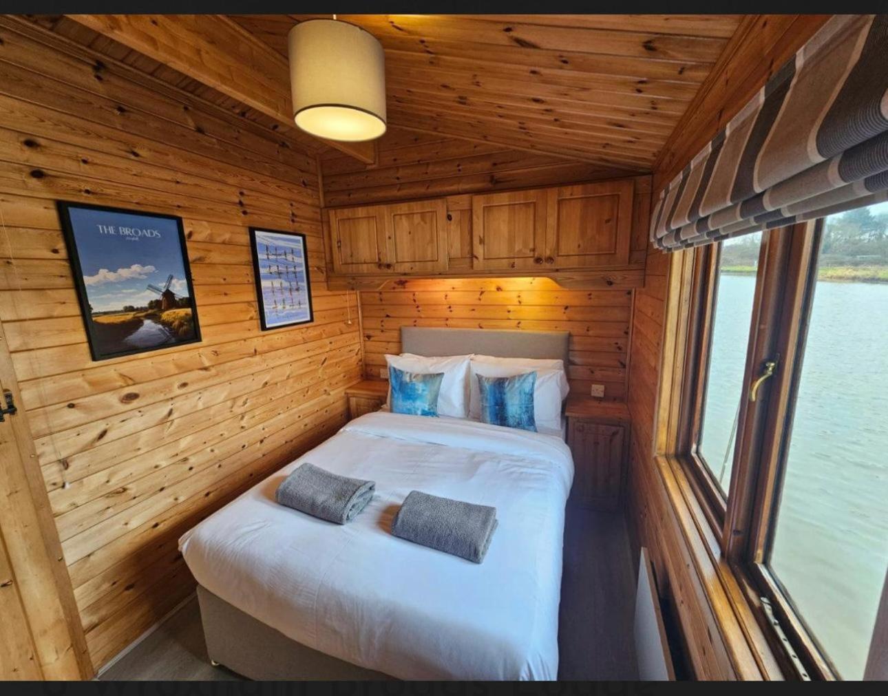 Hickling Broads Lodge Houseboat Stalham Exterior photo