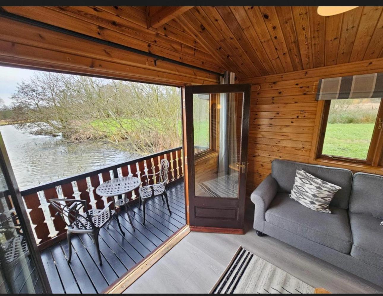 Hickling Broads Lodge Houseboat Stalham Exterior photo